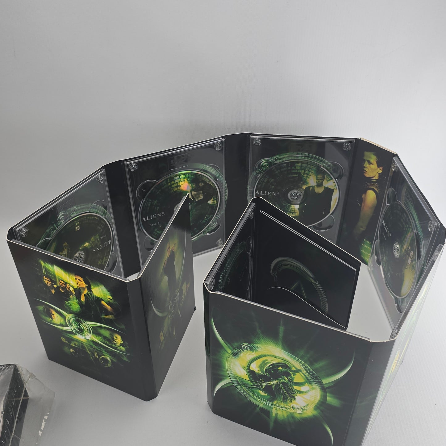 Alien Quadrilogy 9 DVD DigiPack Collection 4 Films Zone 1 Canada Import -18
