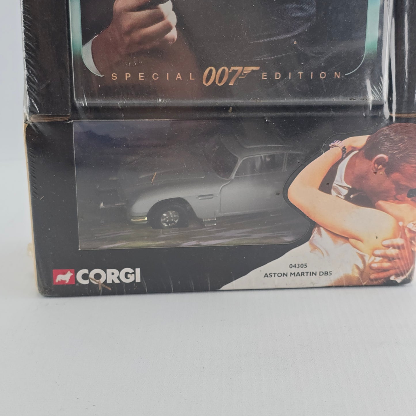 Goldfinger 007 James bond DVD + Aston Martin DB5 grise  (réf. 04305) Z A