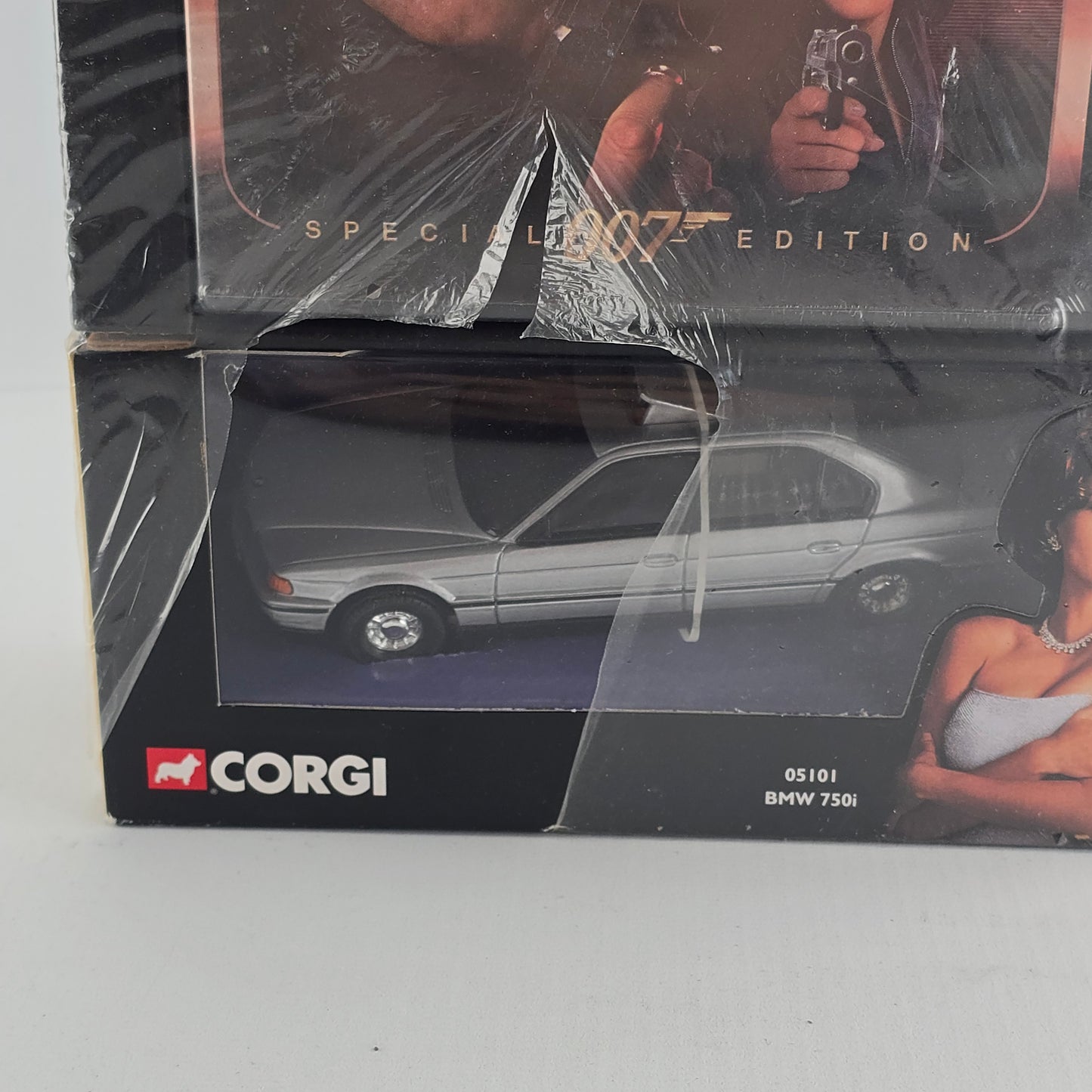 Tomorrow Never Dies 007 James bond DVD + BMW 750i grise  (réf.  05101) Z A