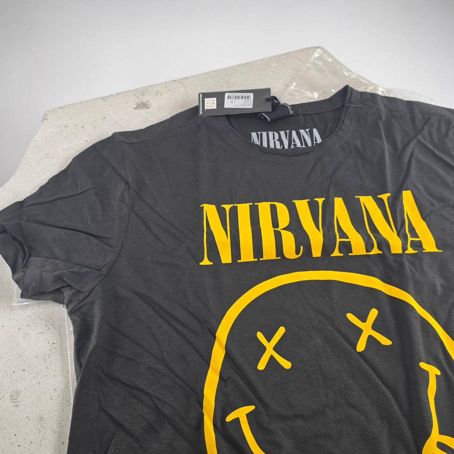 T-shirt Nirvana Officiel “Face” Charcoal Vintage – Amplified Rock Grunge